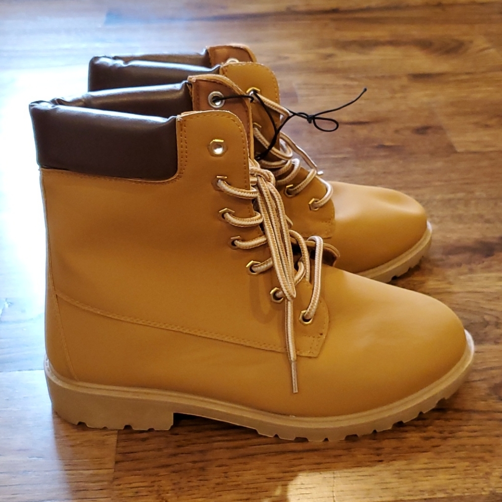 Womens Charlotte Russe tan boots size 9